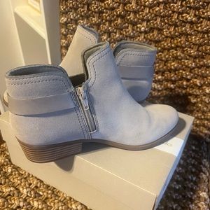 Women sz 7 Clarks addiy Sand Suede Double Buckle Zip Booties  like new